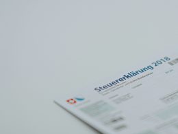 eine-nahaufnahme-eines-tickets-auf-einem-tisch-BH_rfMoUr34