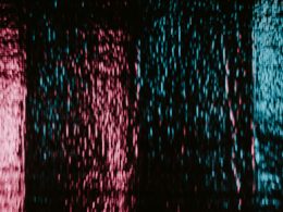 eine-nahaufnahme-eines-fensters-mit-regentropfen-darauf-syy3bLQaMNY