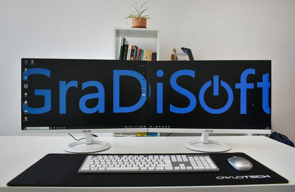 einen-computermonitor-und-eine-tastatur-QQbSiNO9LfA