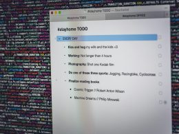 ein-computerbildschirm-mit-einer-reihe-von-wortern-darauf-9wTPJmiXk2U