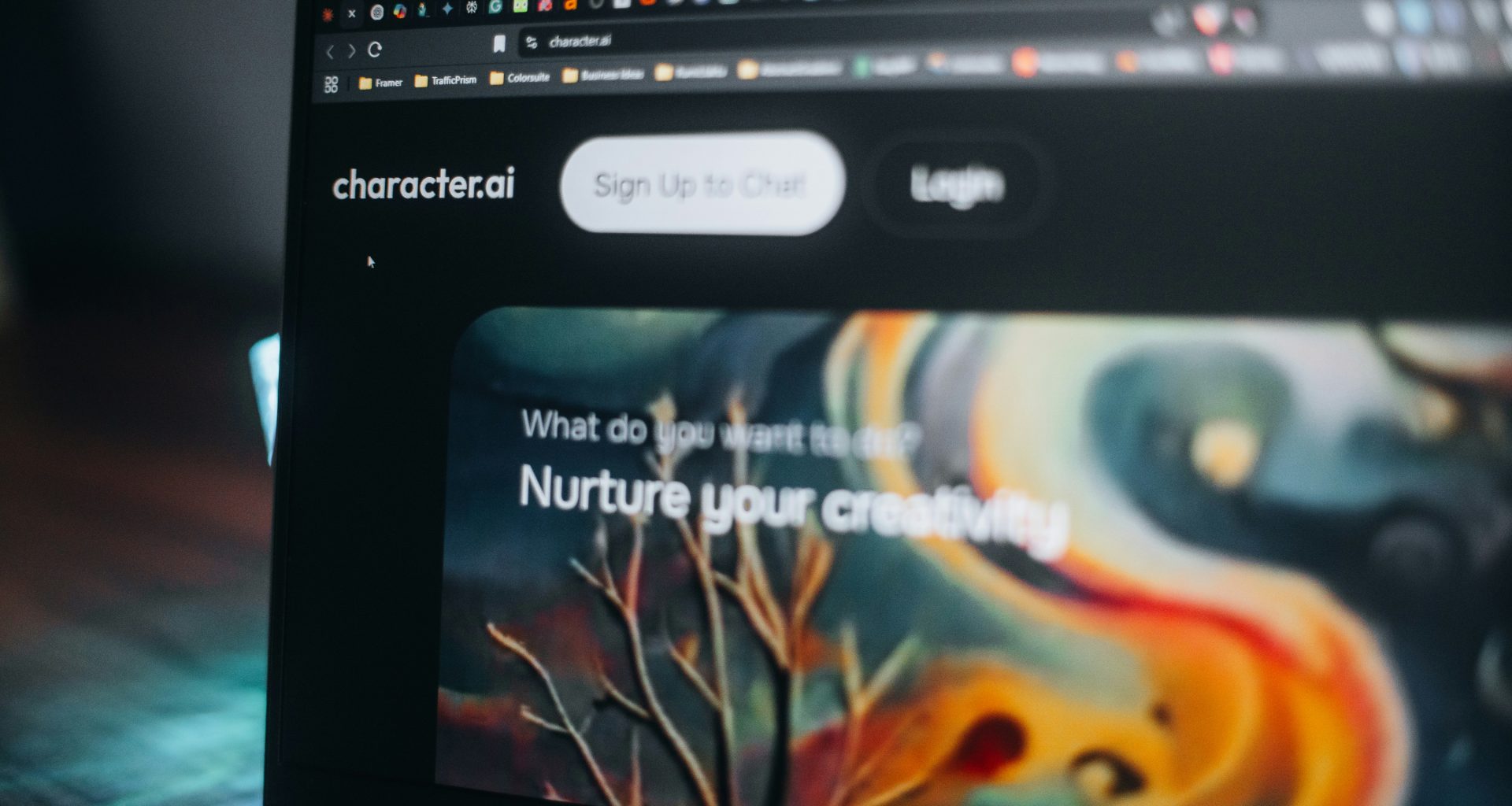 auf-einem-laptop-wird-eine-website-angezeigt-die-die-kreativitat-fordert-jHR-dIW310k