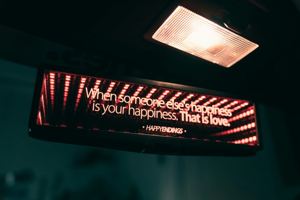 ein-zeichen-das-sagt-wenn-sich-jemand-anderes-andert-ist-dein-gluck-das-jetzt-ist-Is9xKMoqVBc