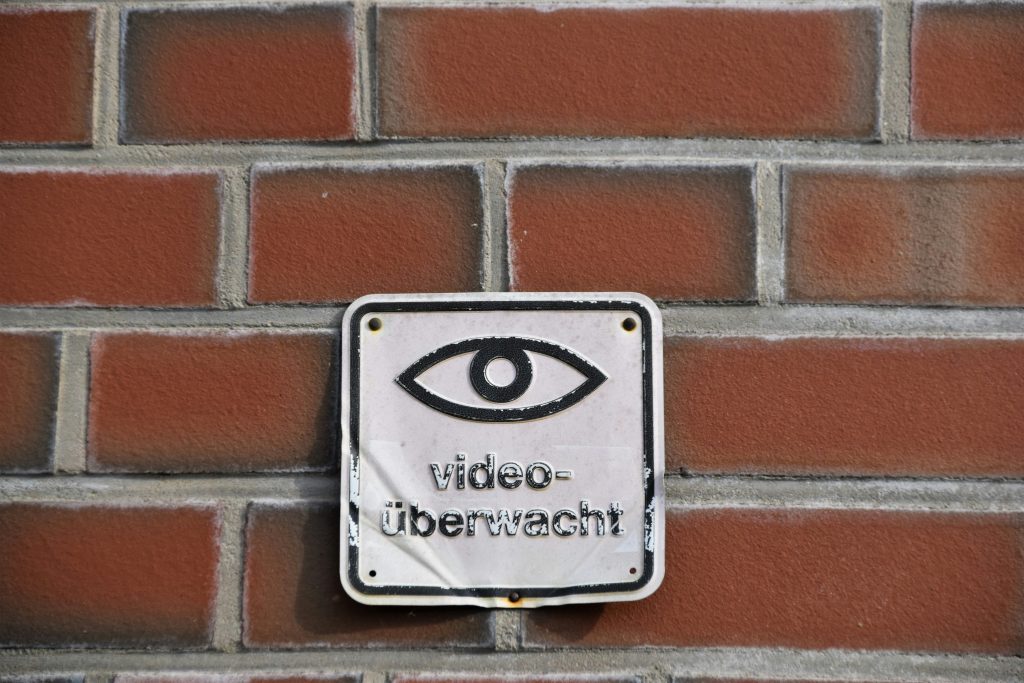 schwarz-weiss-rauchverbotsschild-FjAwyE8DLPw