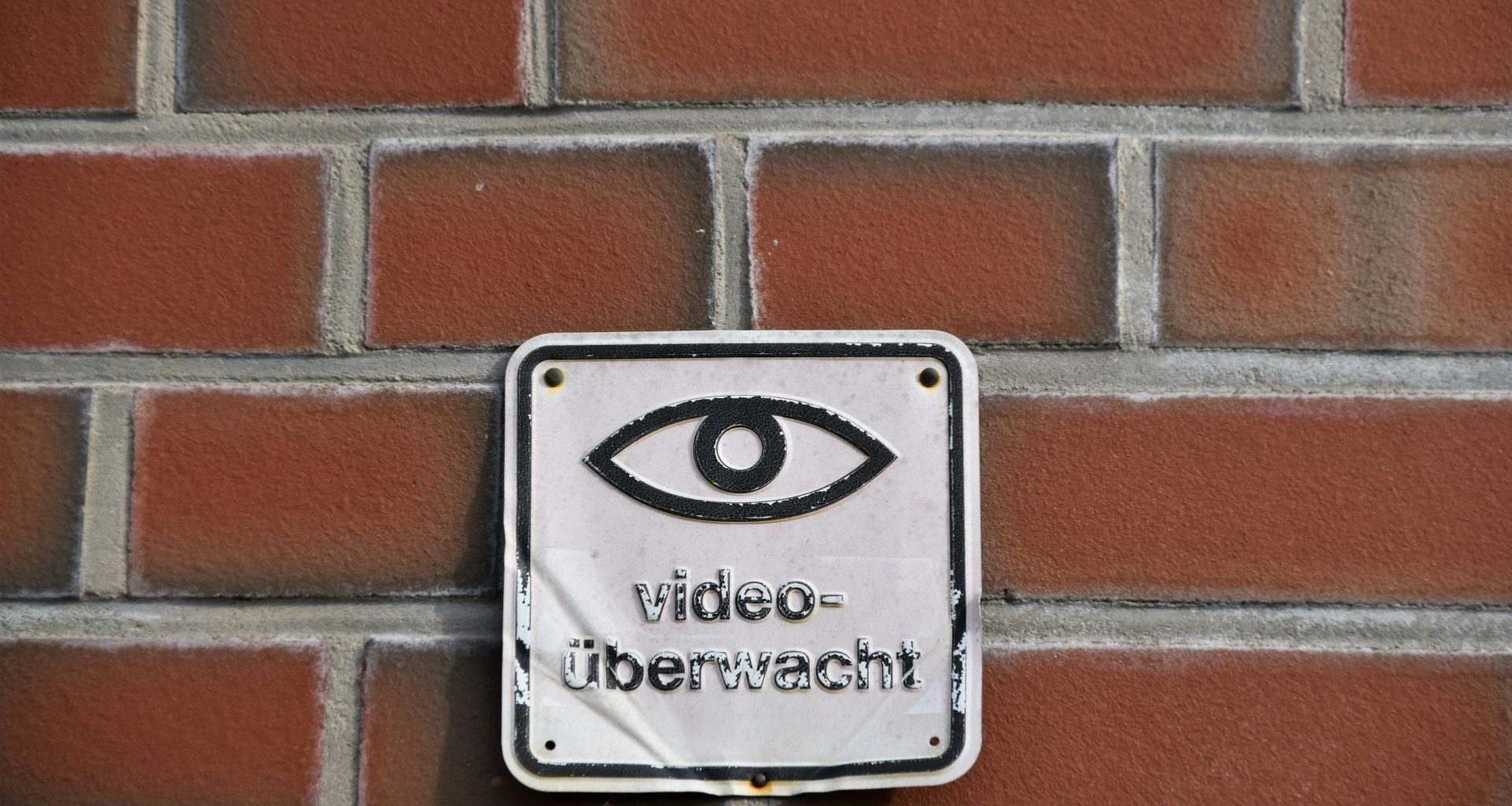 schwarz-weiss-rauchverbotsschild-FjAwyE8DLPw