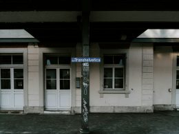 geschlossene-turen-AScfCG1mqtM