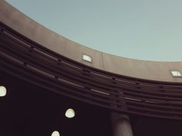 struktur-aus-grauem-beton-UZY7PCLu7Sg