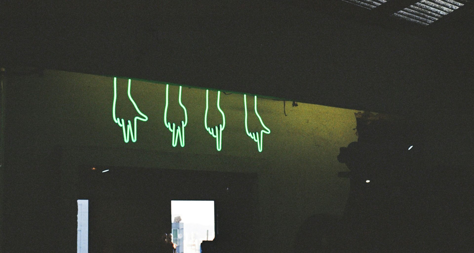 beschilderung-fur-handgesten-2Ez0hgvP-80