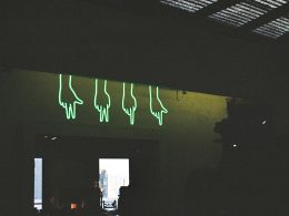 beschilderung-fur-handgesten-2Ez0hgvP-80