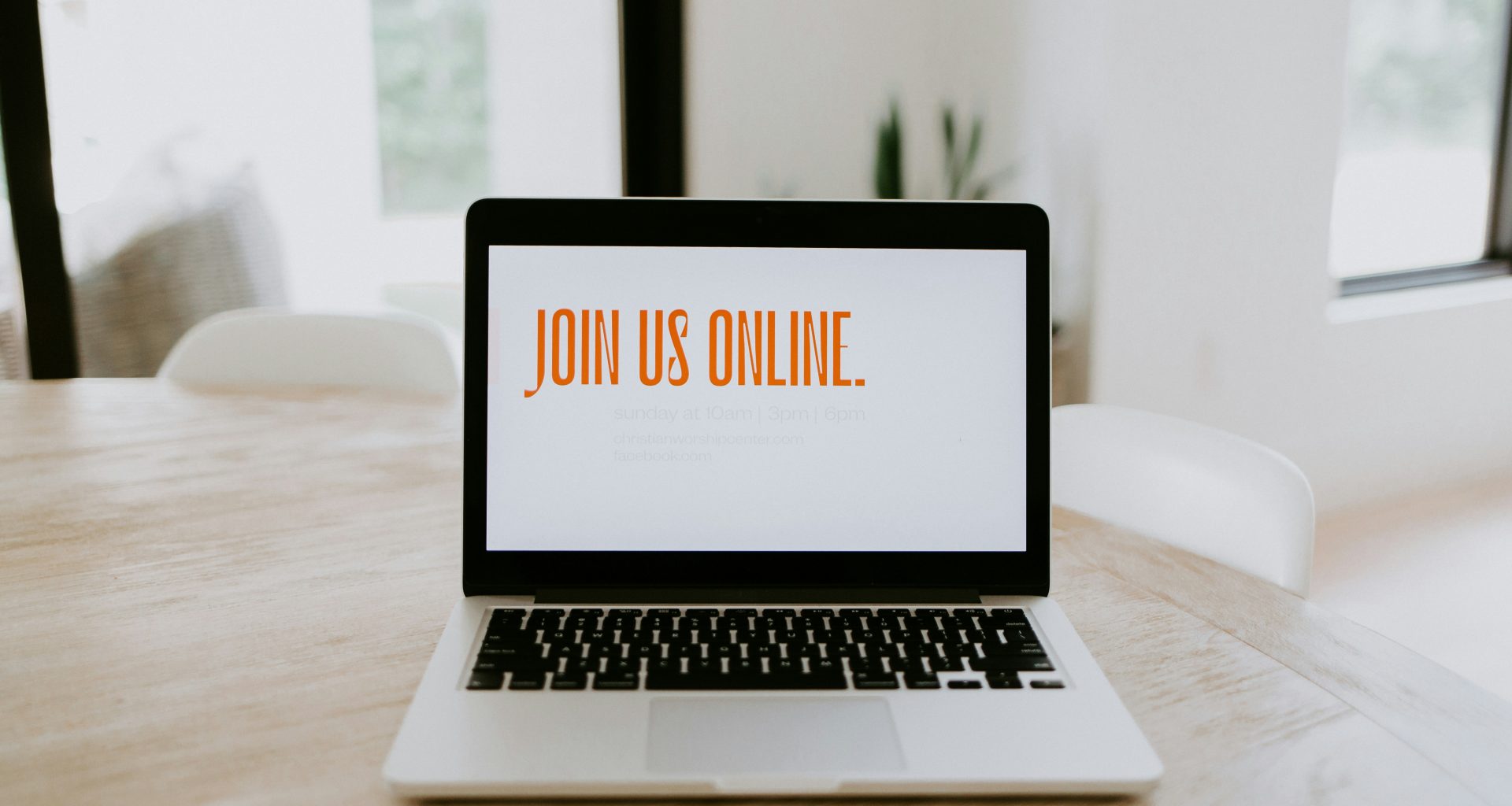 macbook-pro-on-brown-wooden-table-gXsJ9Ywb5as