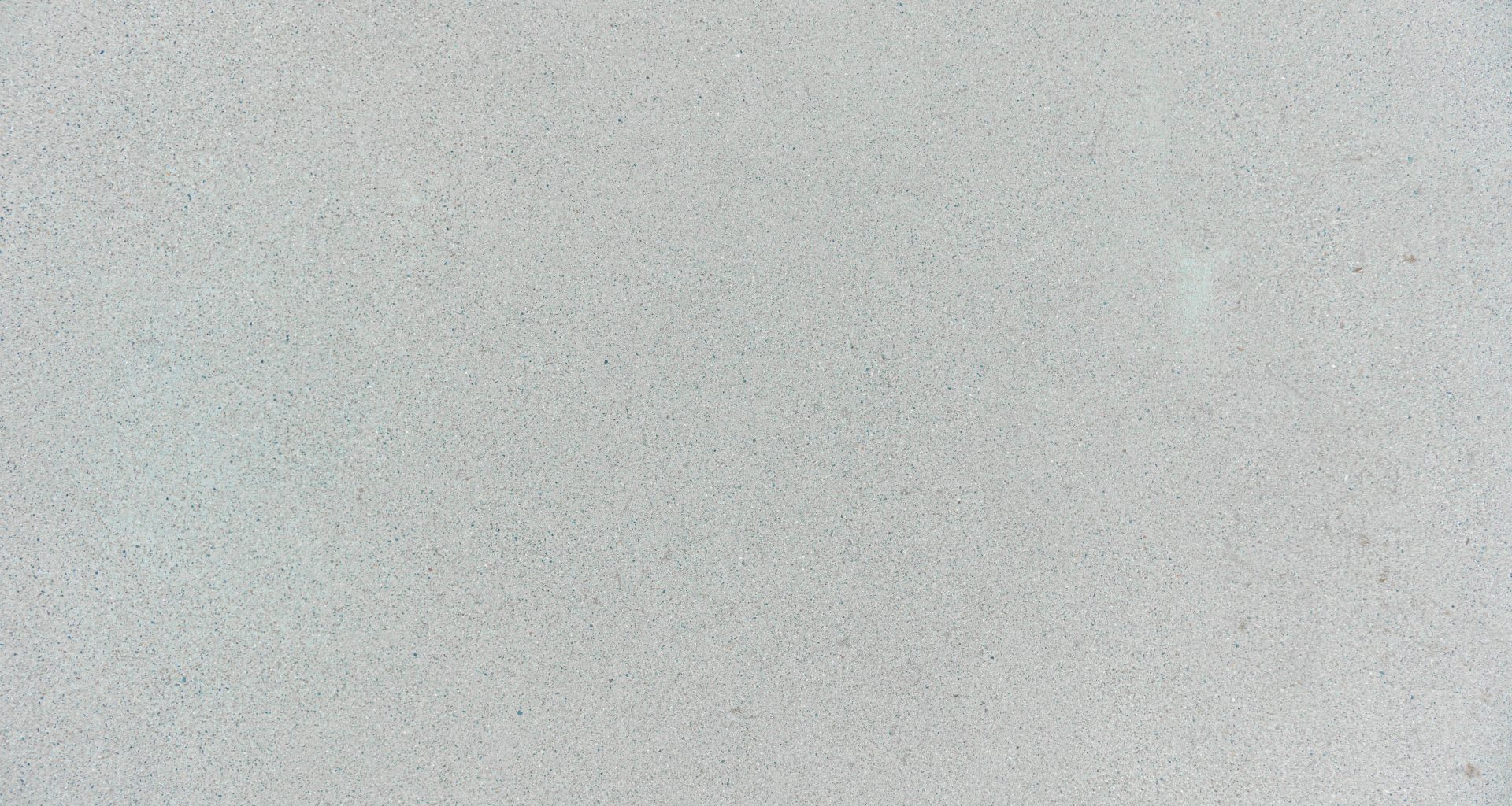 weisse-wand-mit-schwarzem-schatten-ZcDjyPNLQ8w