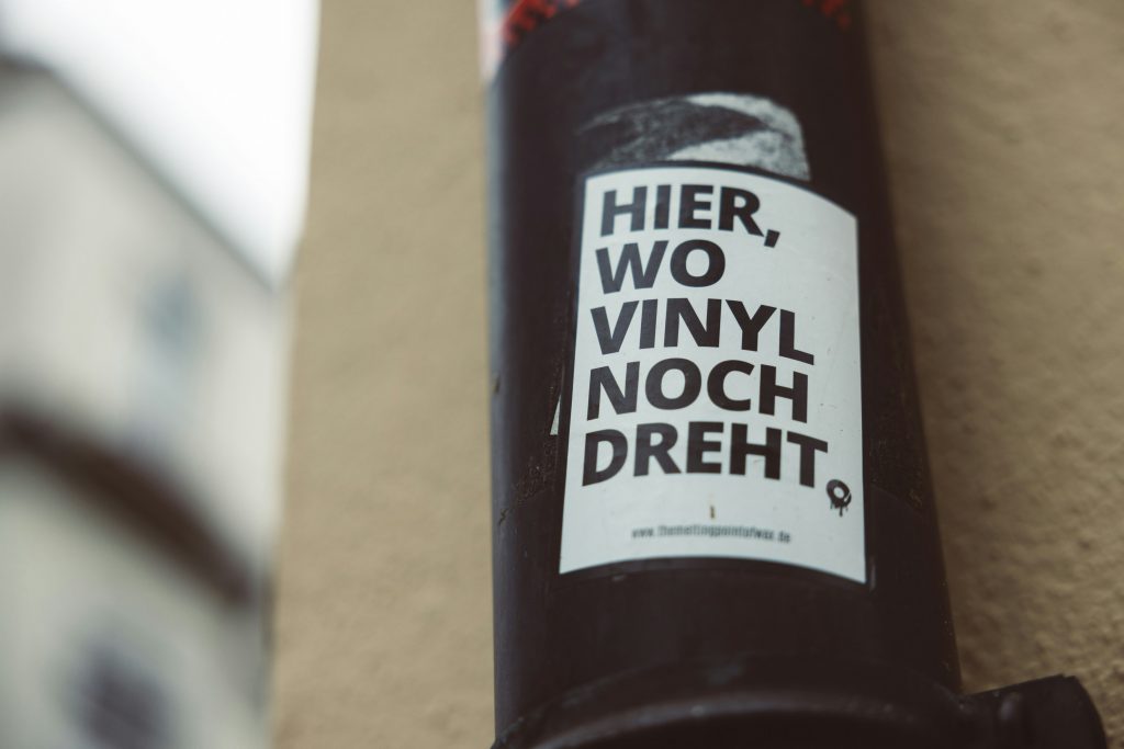 eine-flasche-wein-VXOiLT2gxAI