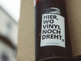eine-flasche-wein-VXOiLT2gxAI