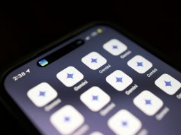 eine-nahaufnahme-eines-handys-mit-knopfen-39ZA5Nx3T7o