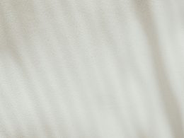nahaufnahme-eines-weissen-stoffes-1nDW7BjBj1s