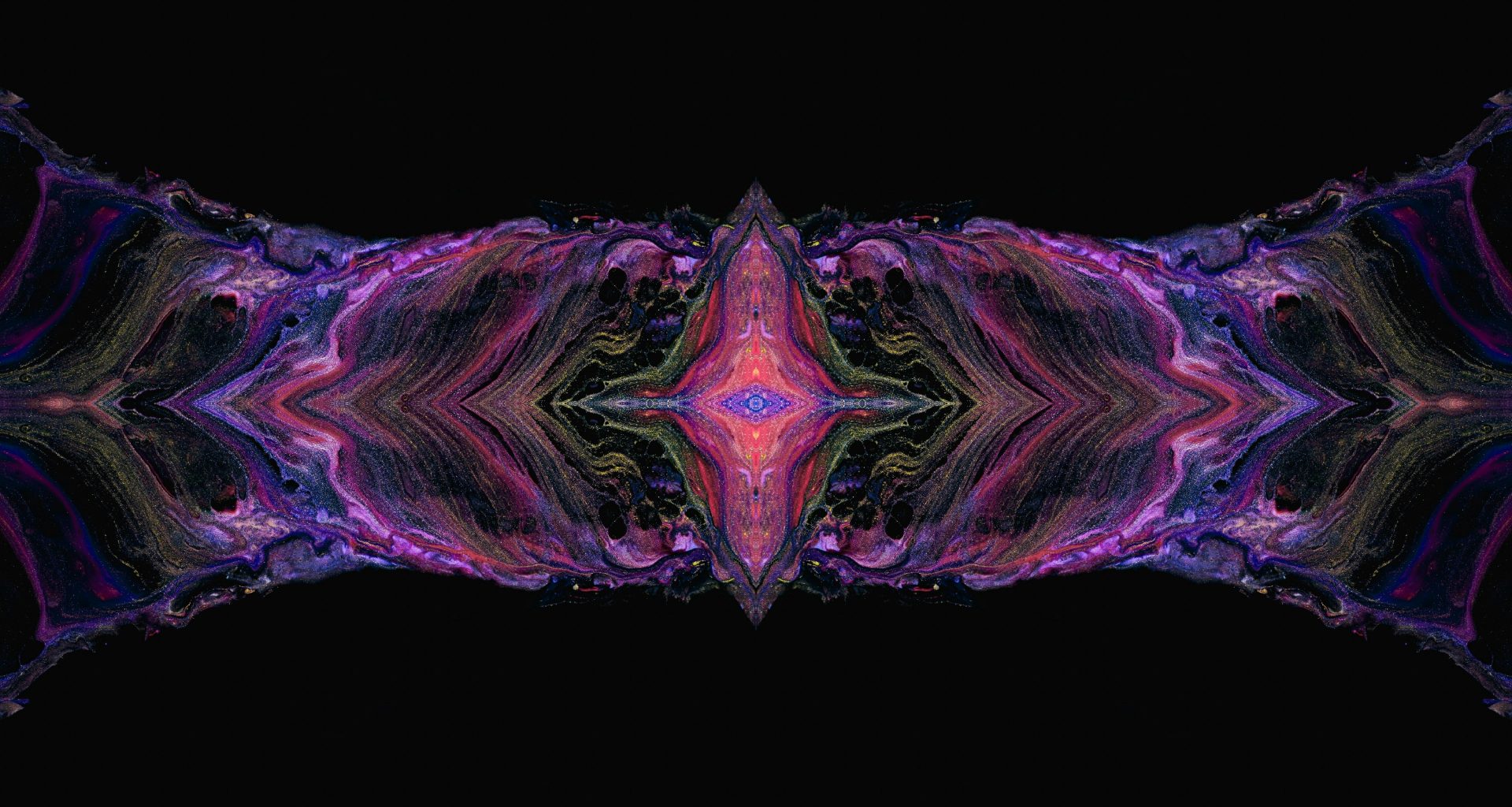 ein-violetter-und-roter-oktopus-UscIf0HbIfc