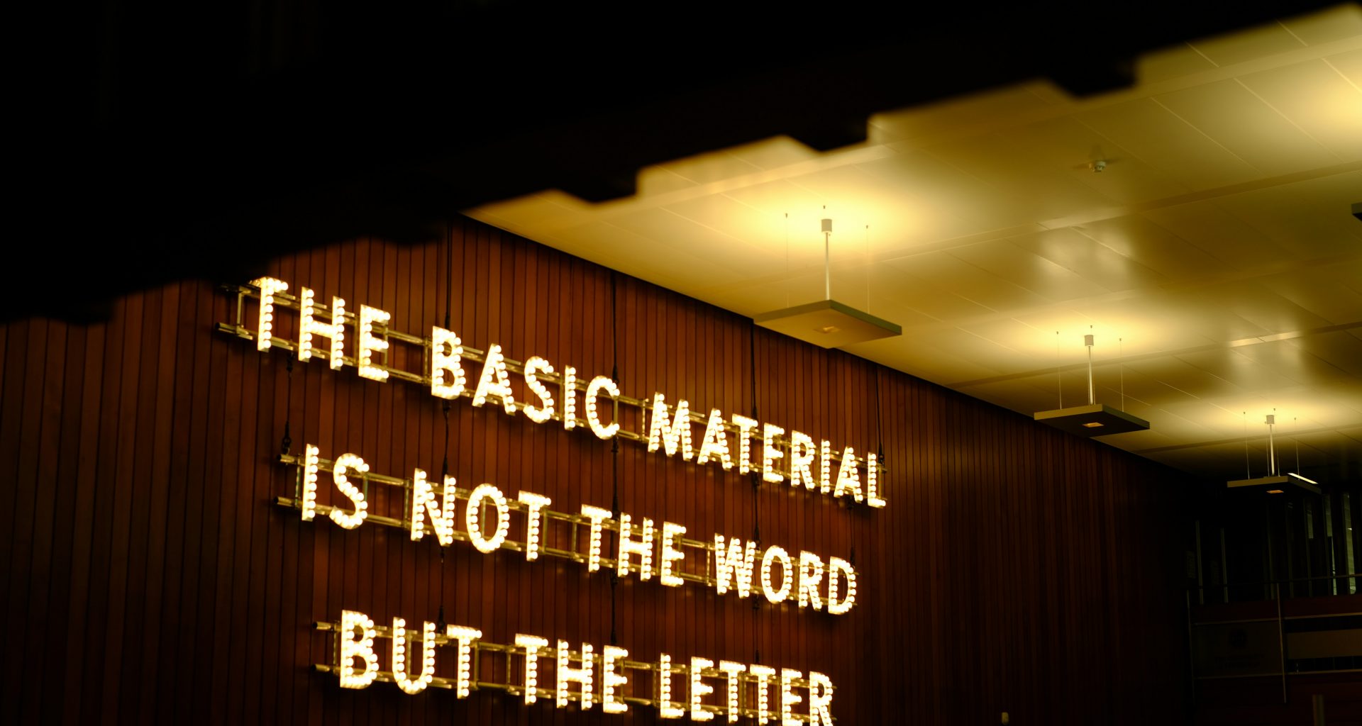 ein-zeichen-das-das-grundmaterial-liest-ist-nicht-das-wort-sondern-der-buchstabe-pTnyLSYpqOE