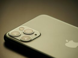 ein-weisses-handy-cjaRRYQ1m_0