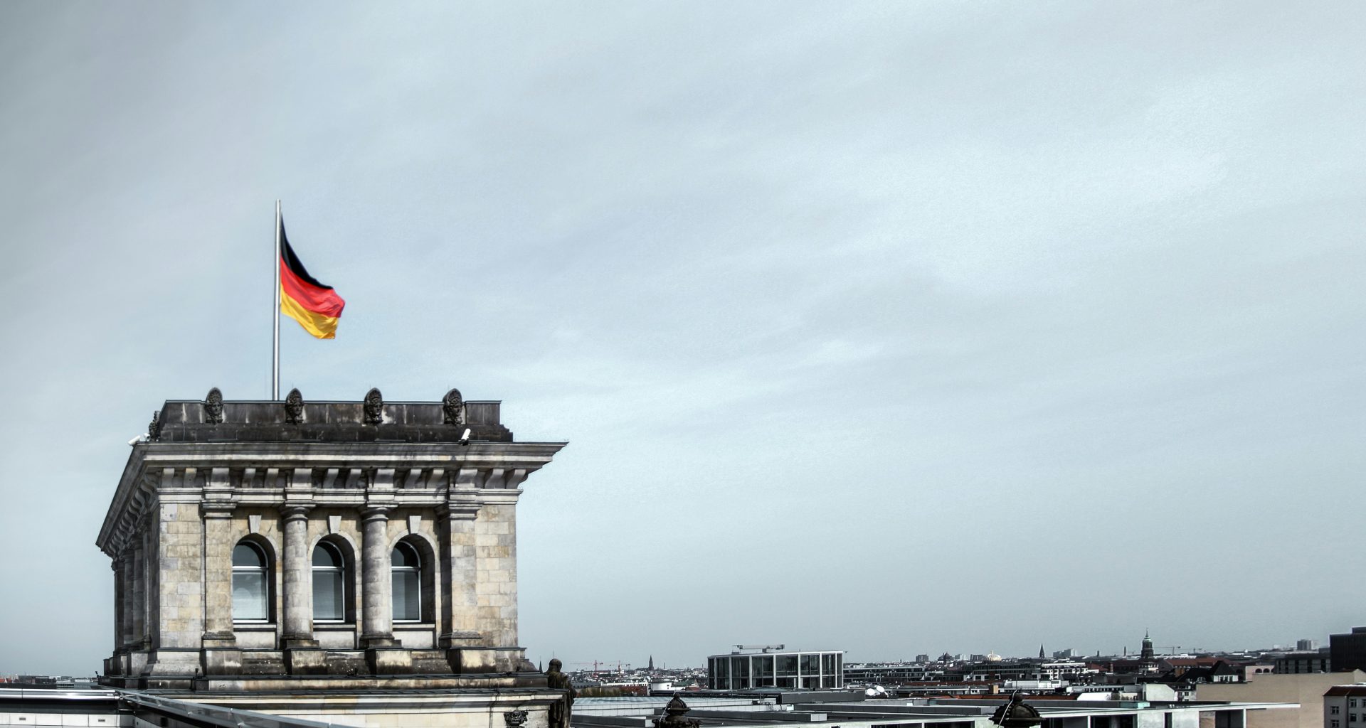 luftbild-des-gebaudes-gGI9zZKMG4g