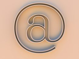 ein-at-symbol-auf-beigem-hintergrund-aVWDopfT5-w