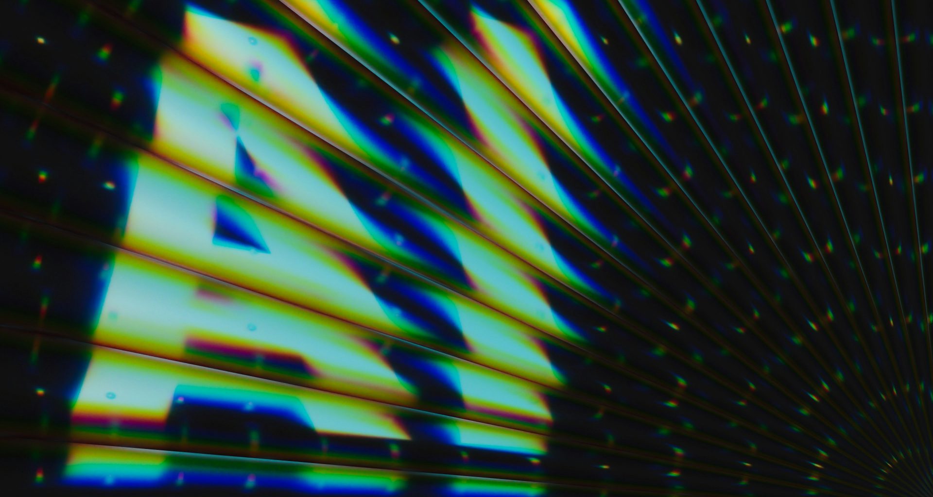 an-glanzt-in-bunten-diagonalen-linien-a5nDwgg1eio