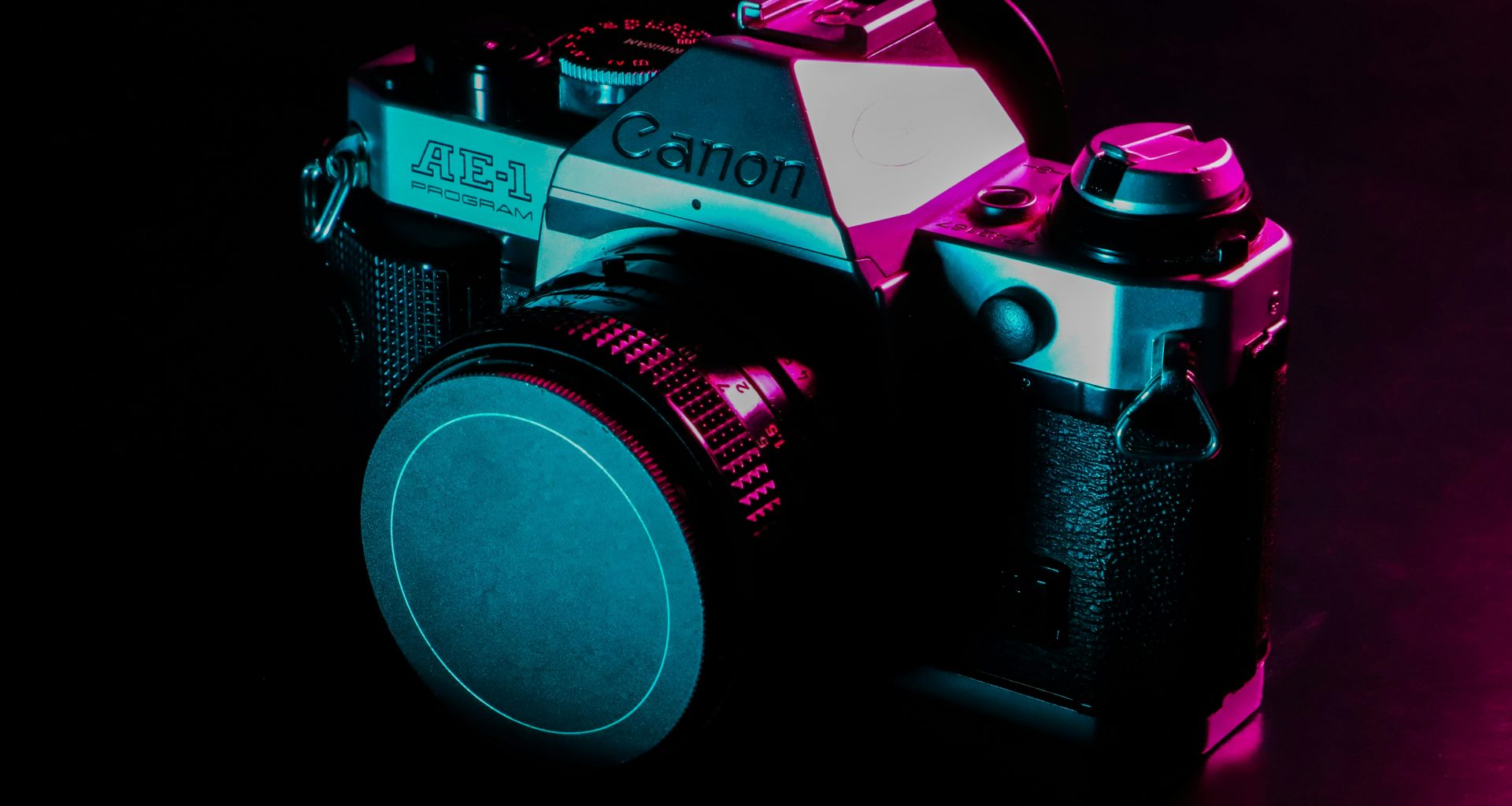 schwarz-silber-canon-ae-1-kamera-h1dKad-FhCY