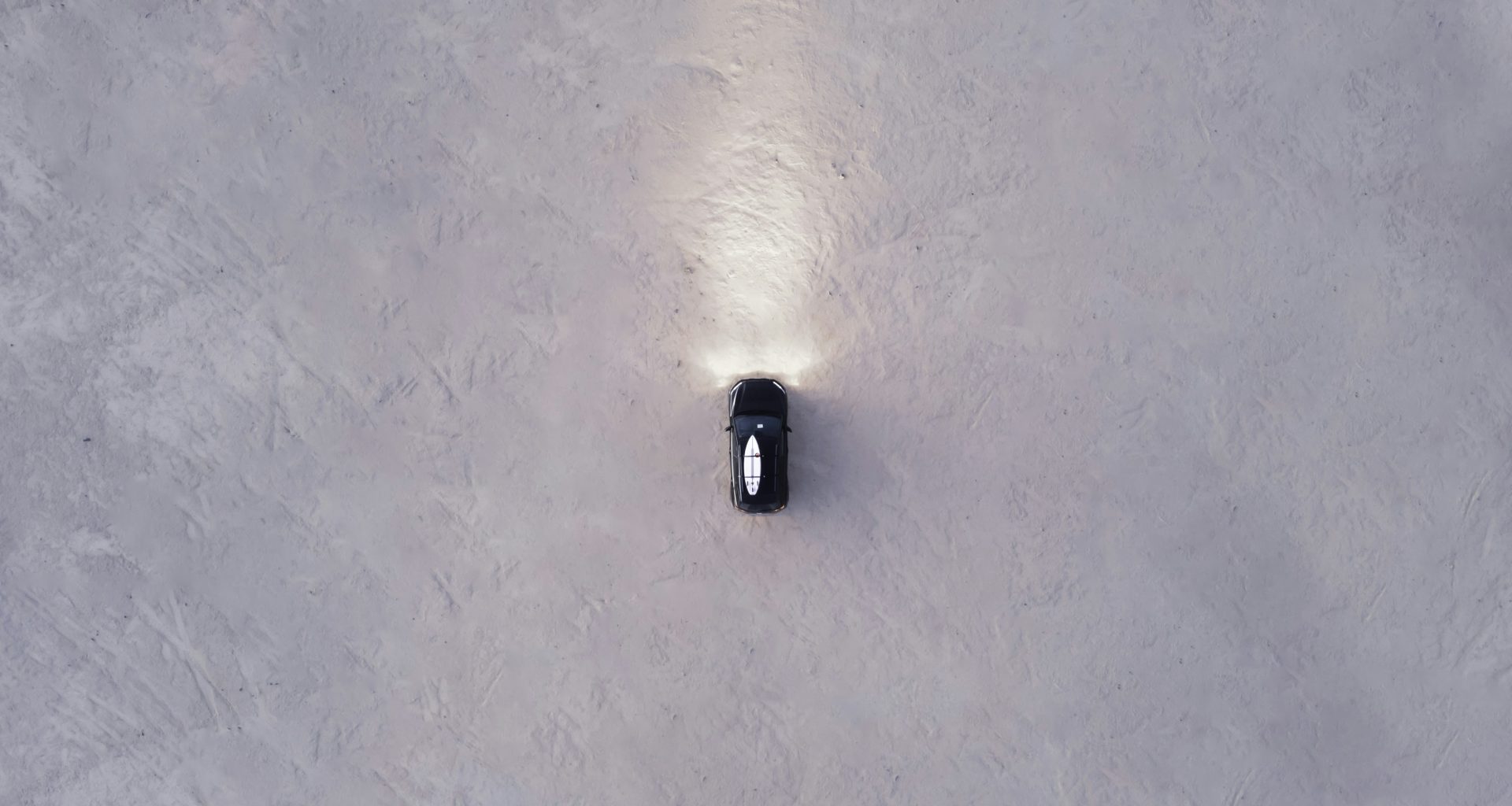 schwarz-silbernes-rundes-ornament-GehulOIW9oU