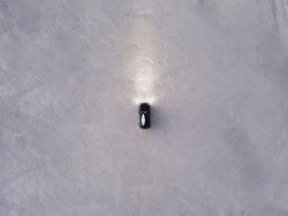 schwarz-silbernes-rundes-ornament-GehulOIW9oU