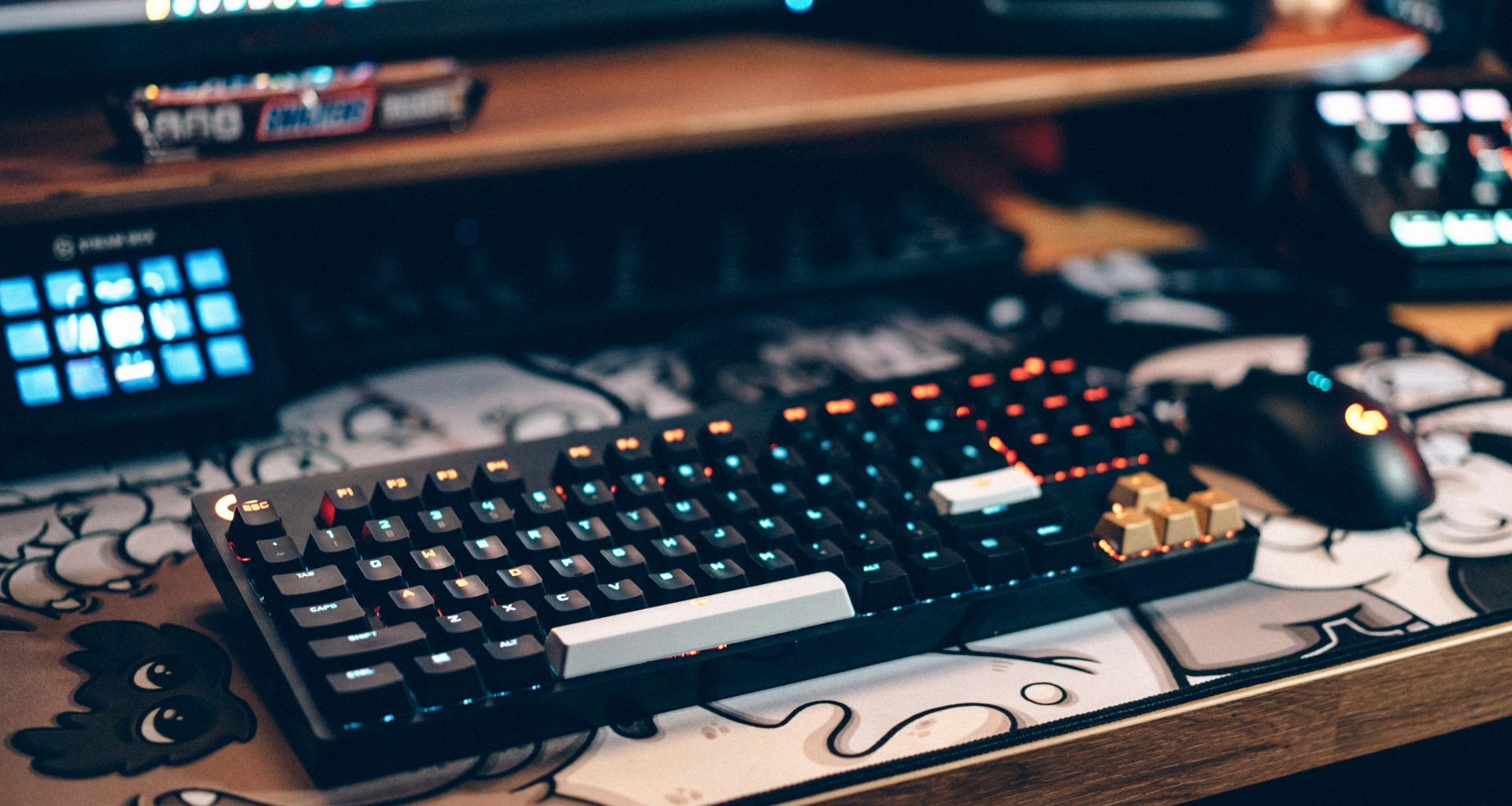 schwarz-weiss-computertastatur-7UjAZ1LVu2o