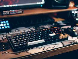 schwarz-weiss-computertastatur-7UjAZ1LVu2o