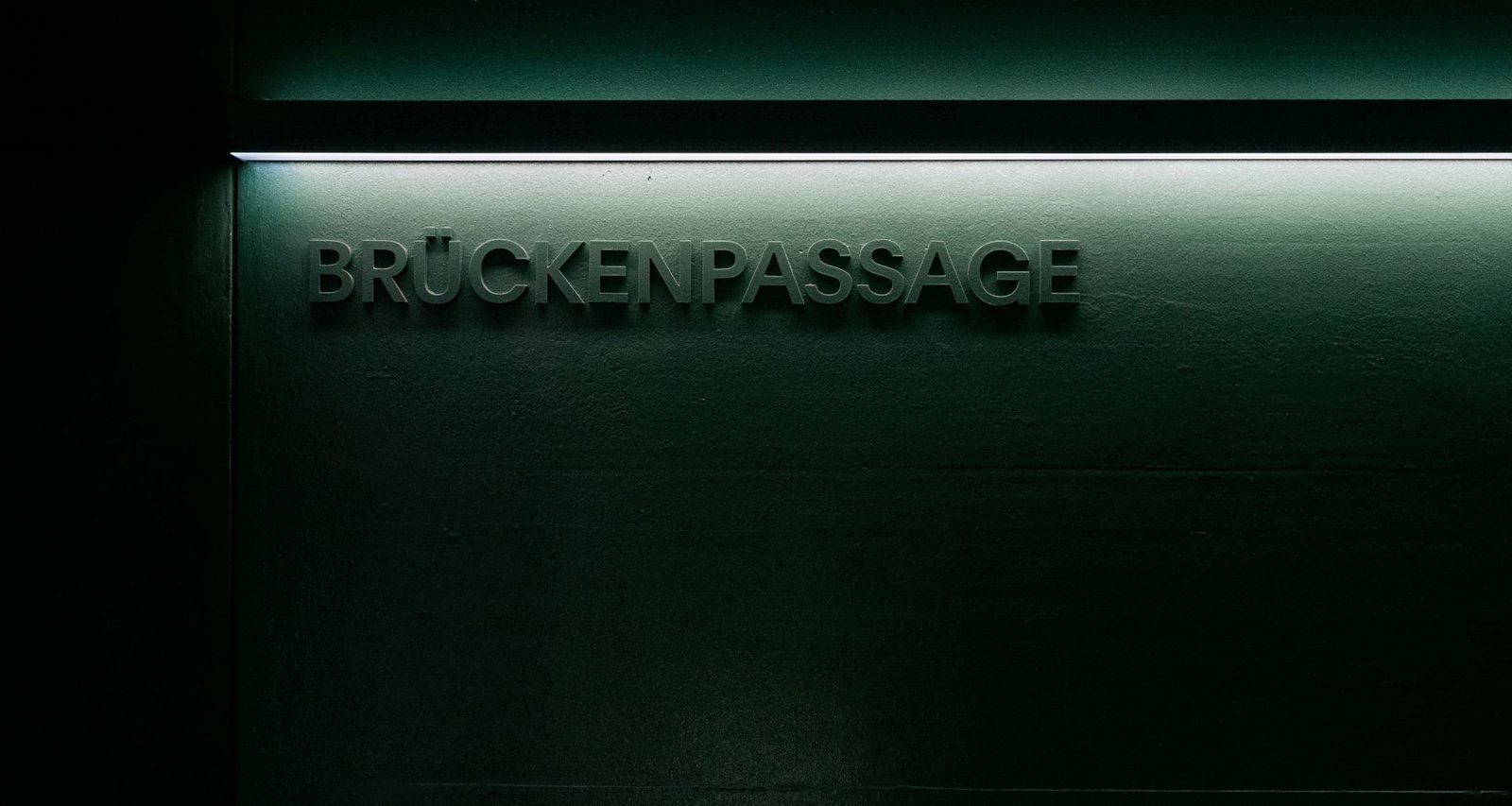 lenovo-logo-in-schwarz-und-weiss-BqpzNVdsw6k