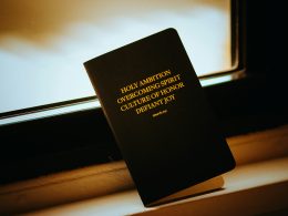 schwarz-weiss-quote-druckkarte-EtNy9fYrumU