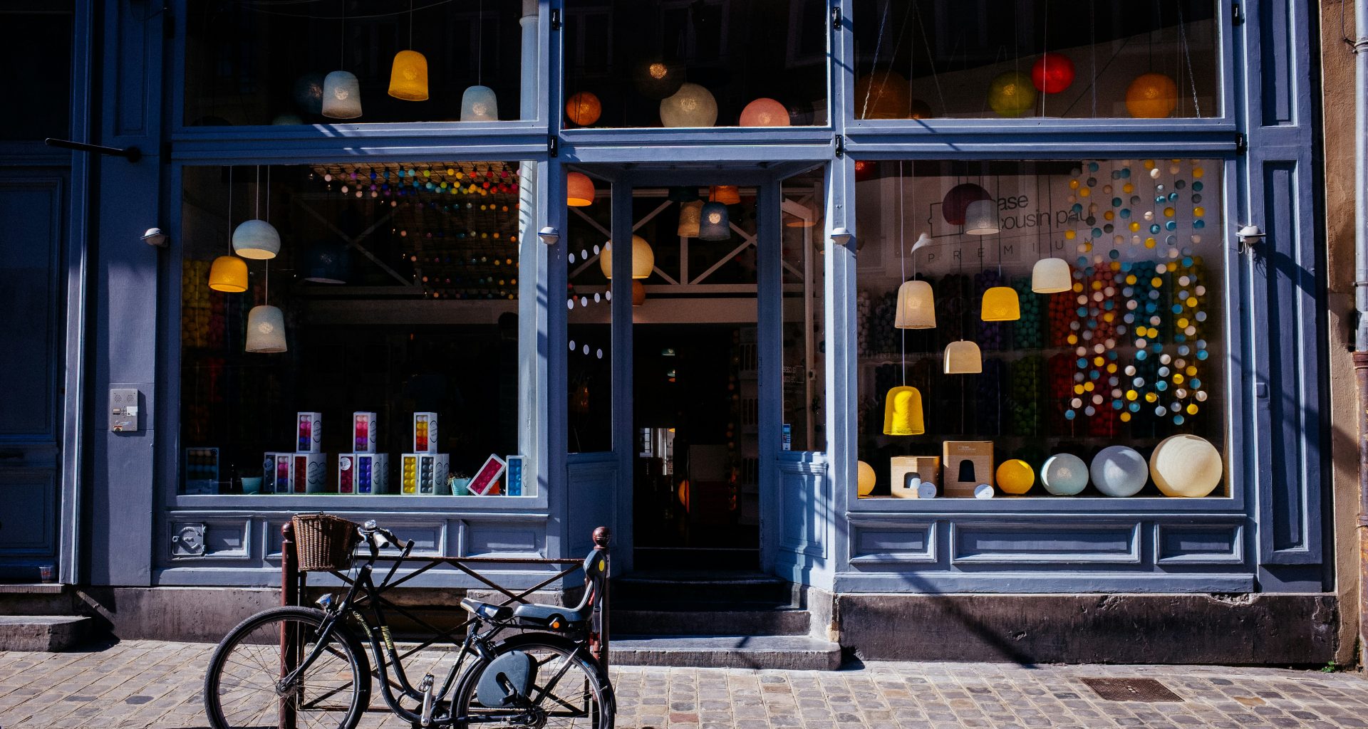 schwarzes-trike-in-der-nahe-von-soter-geparkt-F6-U5fGAOik