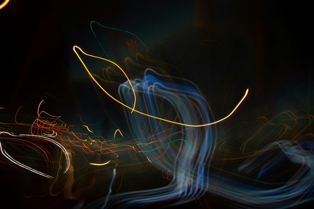 blaue-und-weisse-lichtstreifen-IO0KMEANbZI