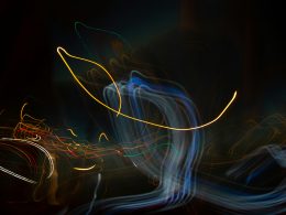 blaue-und-weisse-lichtstreifen-IO0KMEANbZI