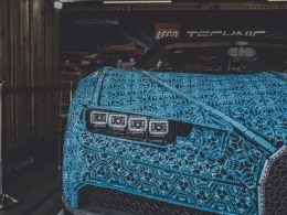 blauer-bugatti-chiron-hYj2uB6rN6I