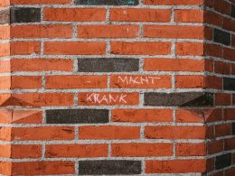 brauner-betonziegel-otXCCZC5UPk