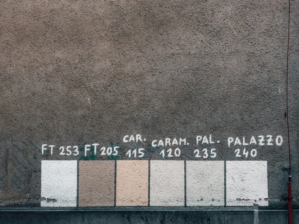 braunes-textil--LTn1nqAfDw