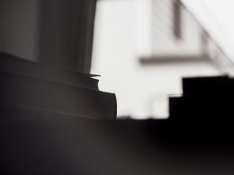 nahaufnahme-von-zwei-buchern-El5V2z0k8nc