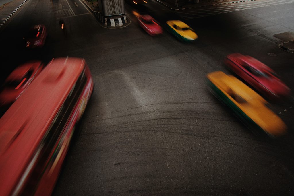 zeitraffer-uber-die-kreuzung-Df5BQr06VNI