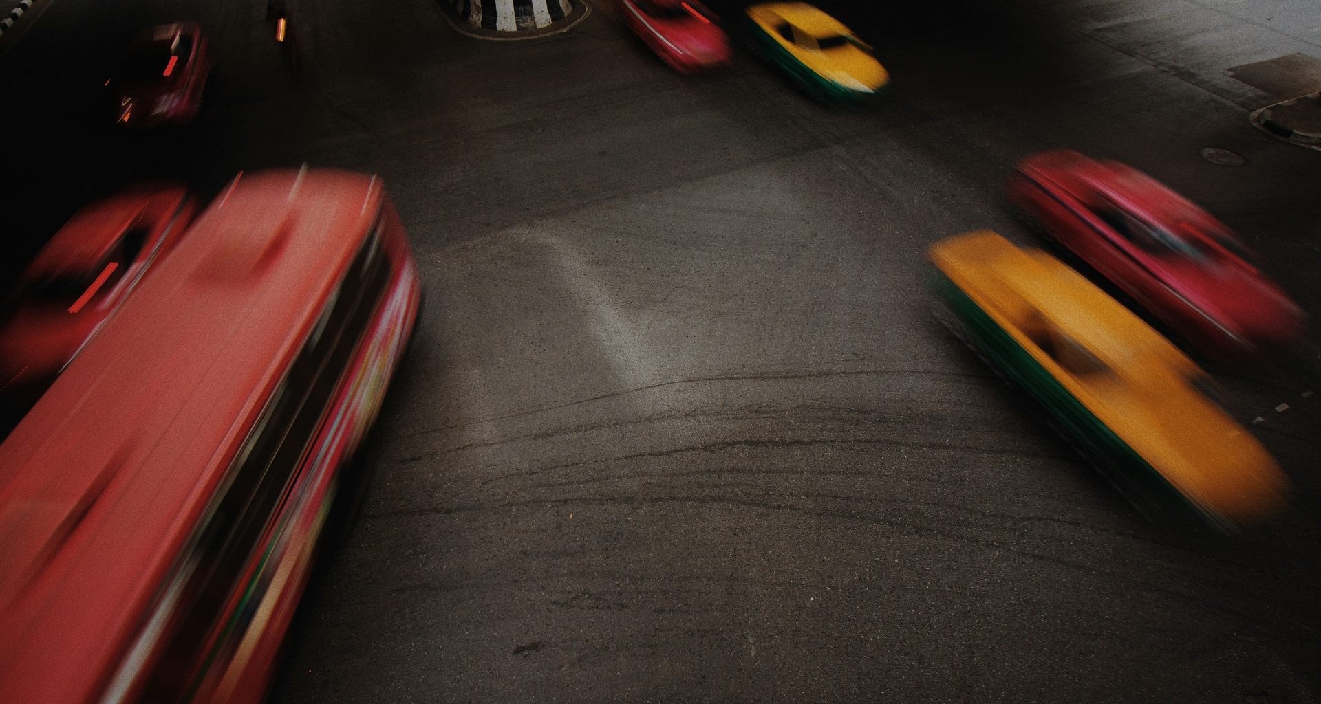 zeitraffer-uber-die-kreuzung-Df5BQr06VNI