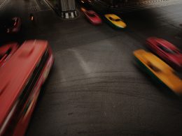 zeitraffer-uber-die-kreuzung-Df5BQr06VNI