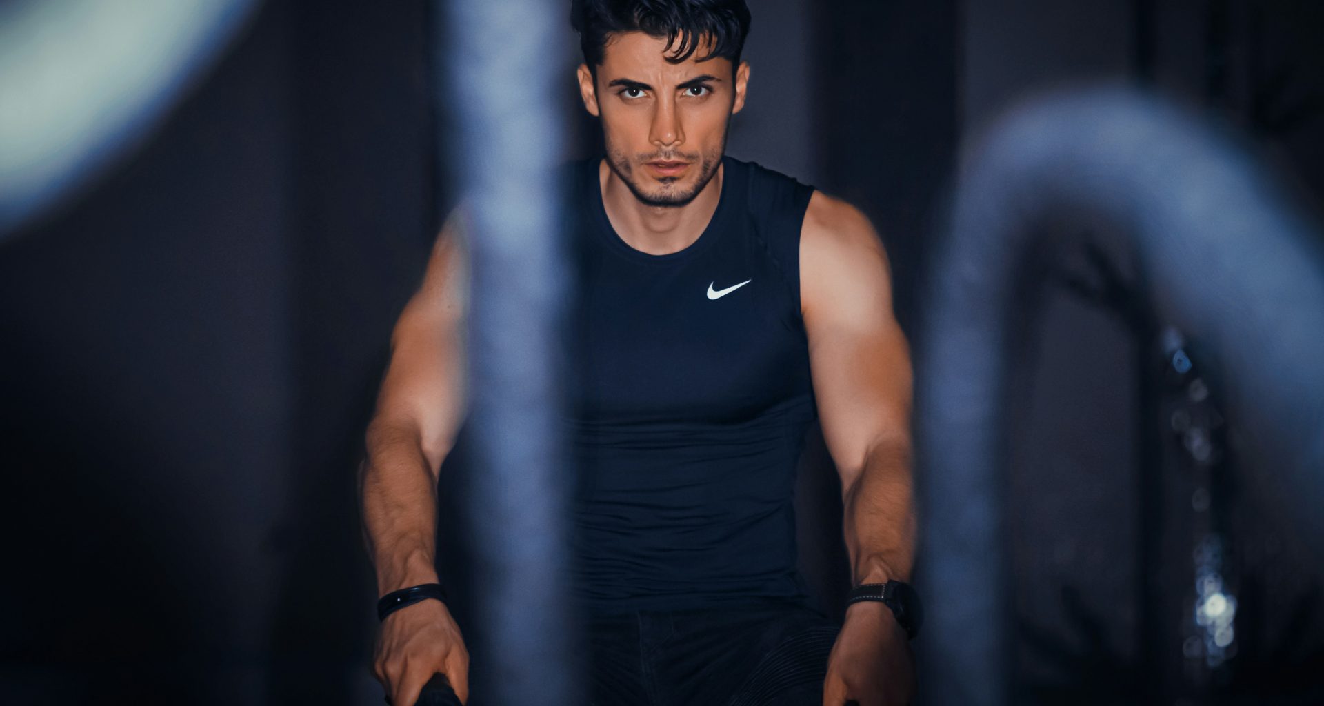 trainierender-mensch-89poi2aVXX0