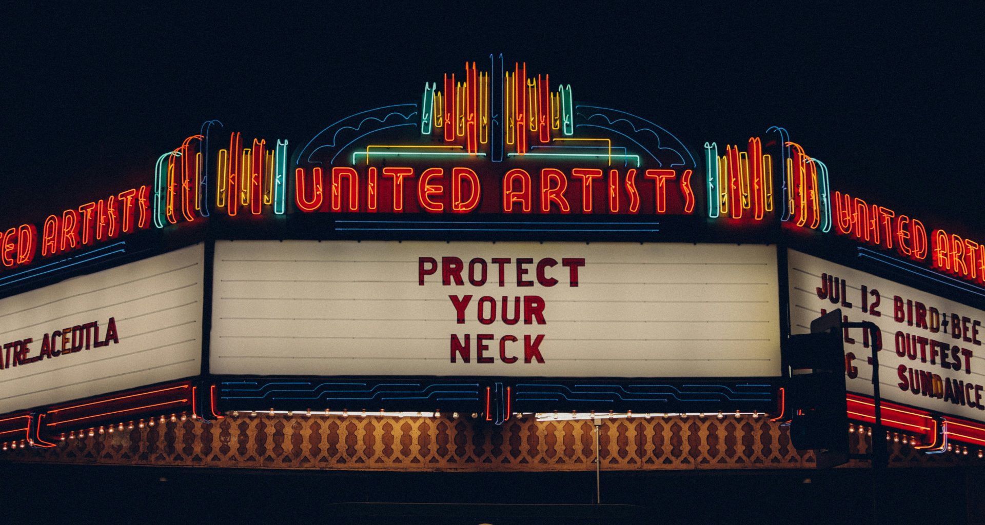 vorderansicht-des-geschafts-IkSjU7Ij2xk