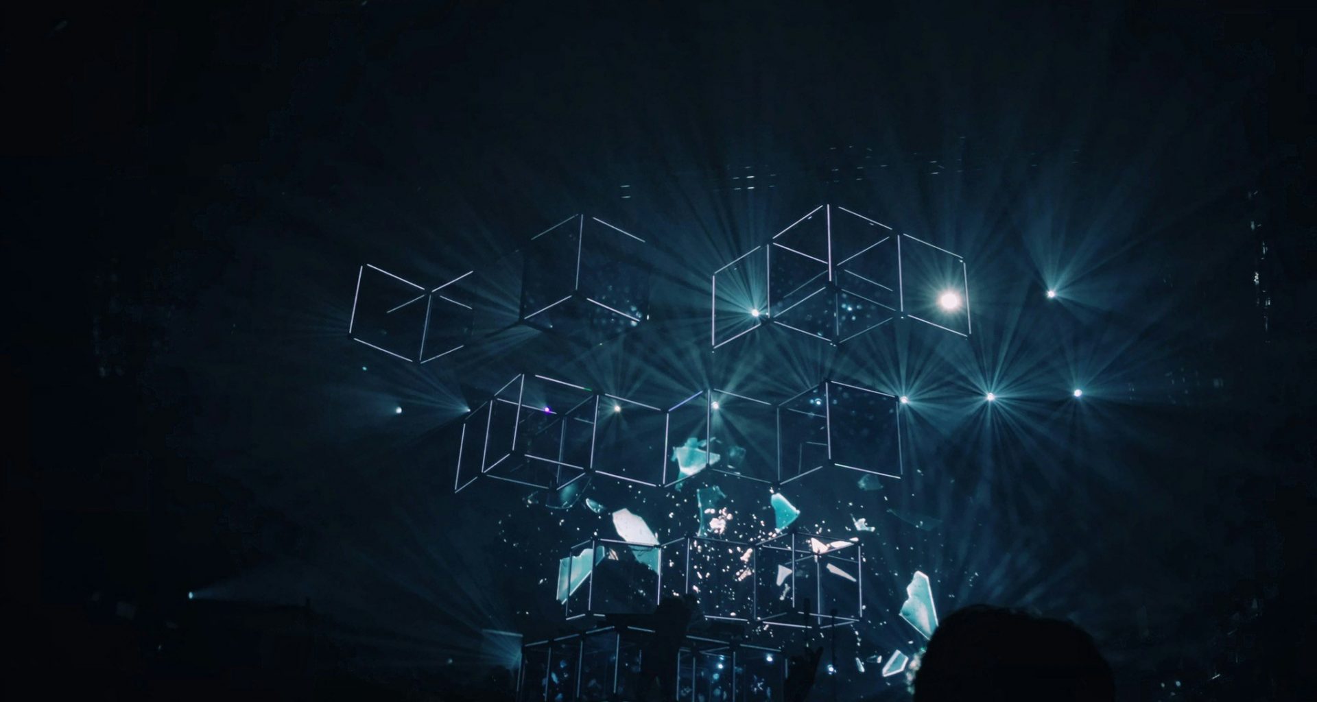 digitale-tapete-mit-geometrischer-form-oyXis2kALVg