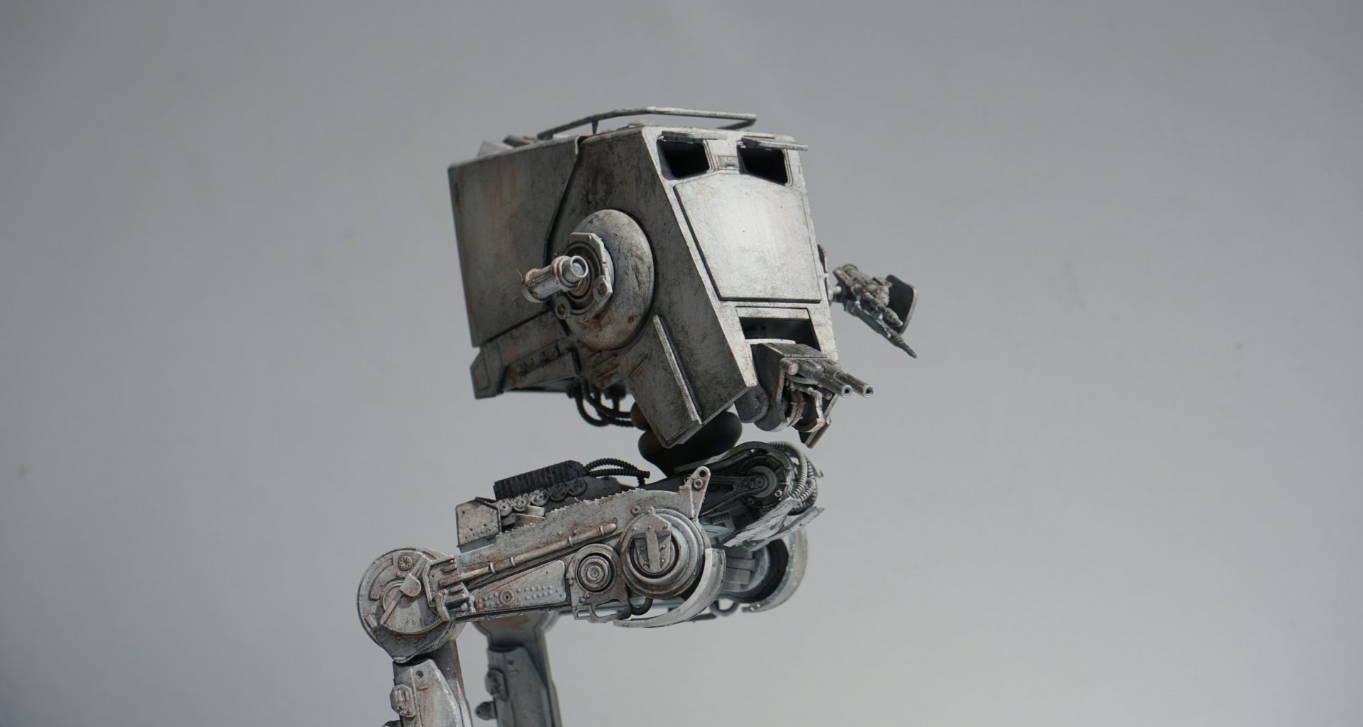 graue-und-schwarze-metallmaschine-KHQMgfYwHWI