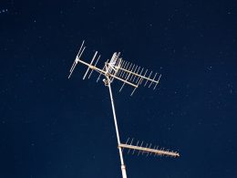 graue-antenne-rTMusQAiix0