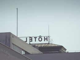 graues-betongebaude-unter-grauem-himmel-x5TgsO791XI