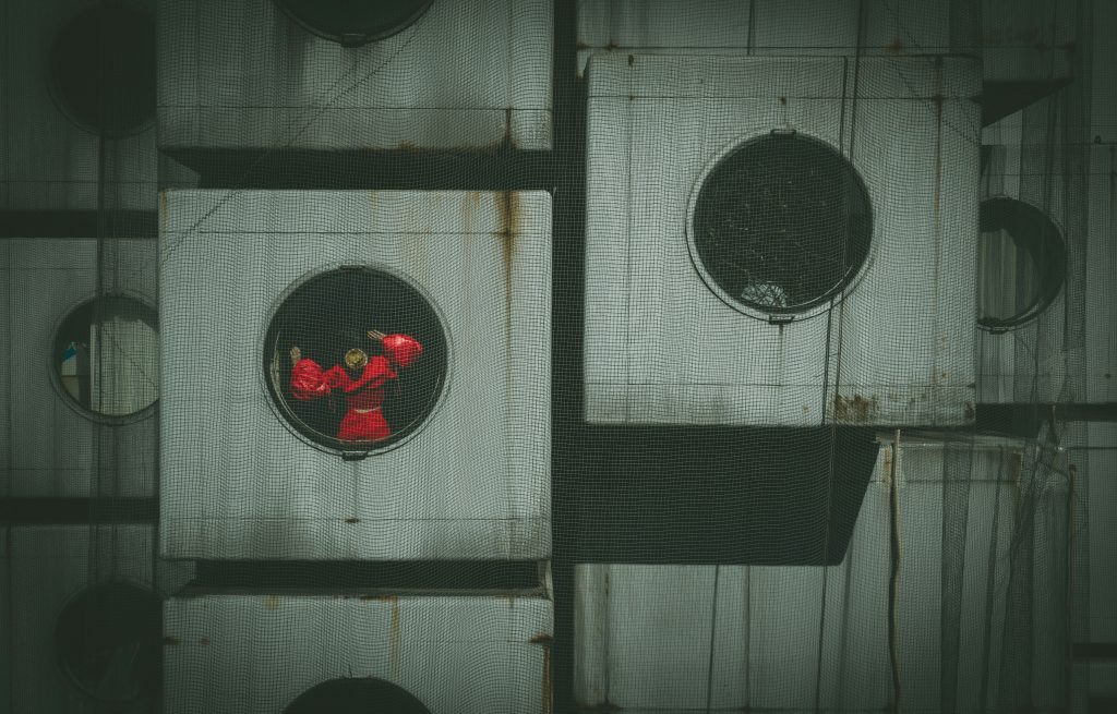 graues-betonhaus-rQlIcyjB6kA