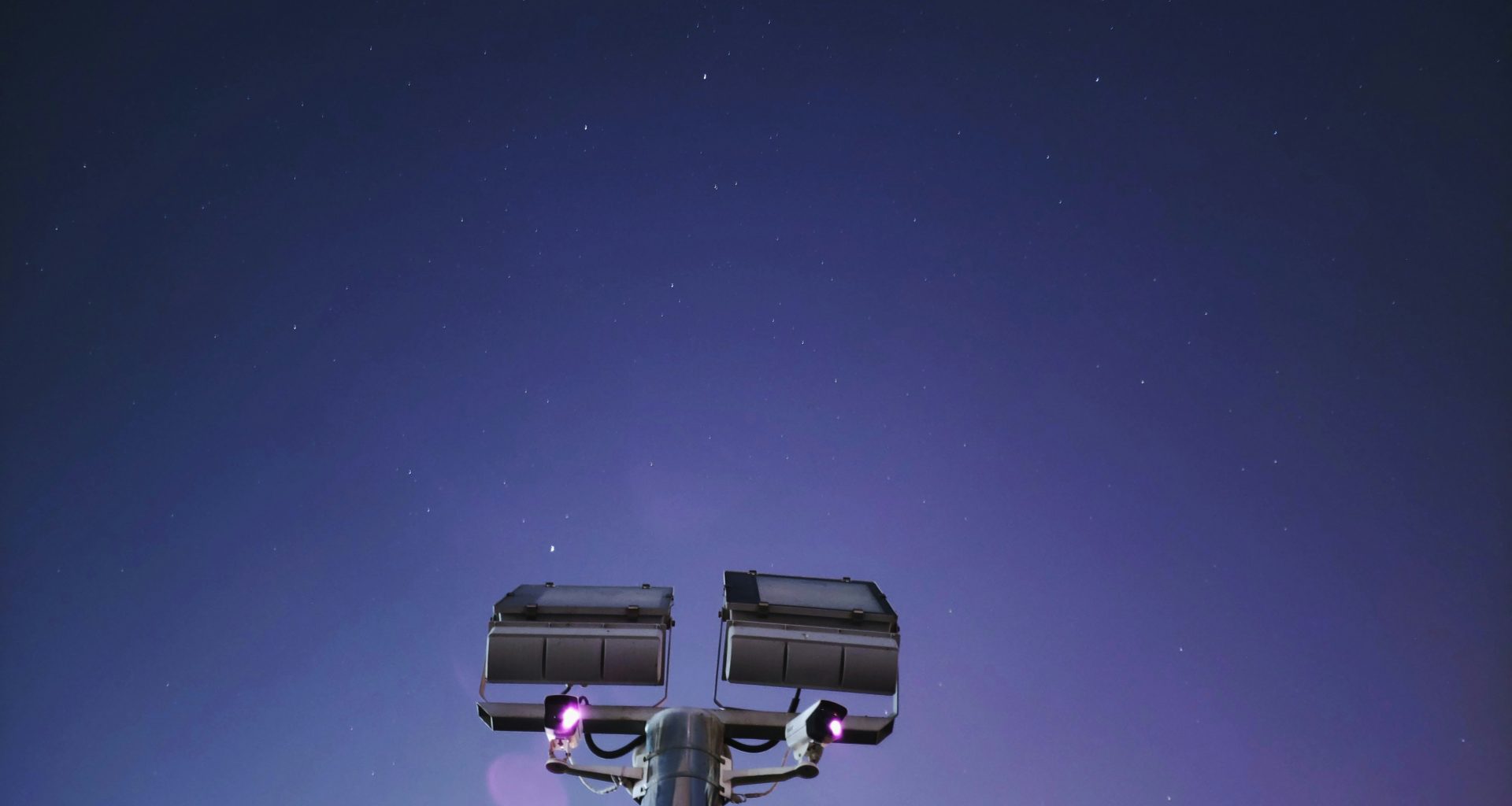 grauer-lichtpfosten-AG7ySsTLthA