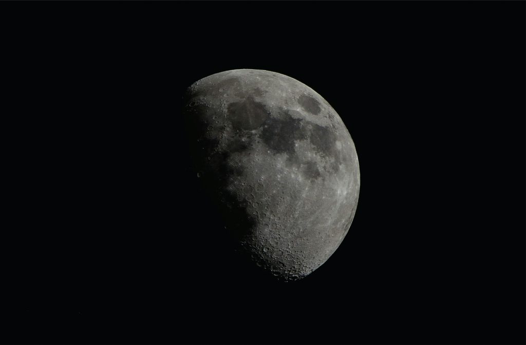 halbmond-in-der-nacht-GaOSBGvtMdg